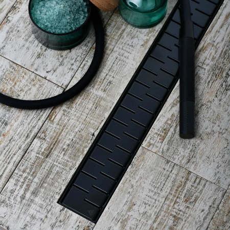 Водоотводящий желоб VECONI Medium Black 750, с решеткой, черный матовый